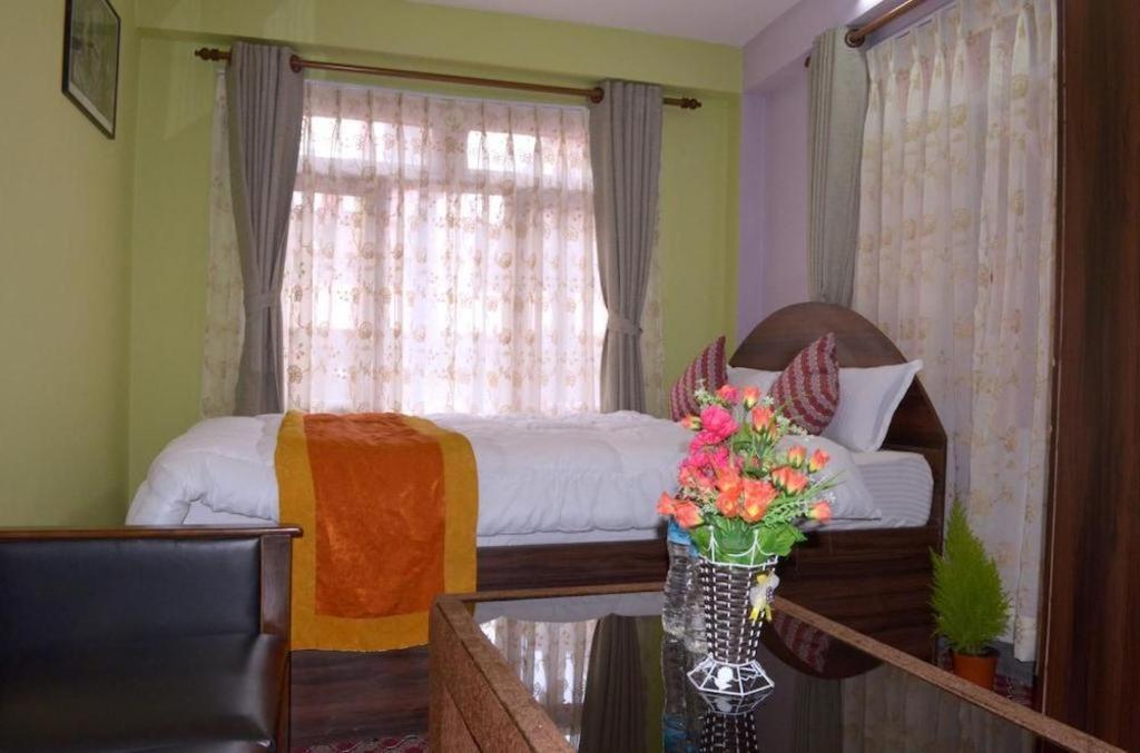 קטמנדו Oyo 492 Hotel Yeti Home מראה חיצוני תמונה
